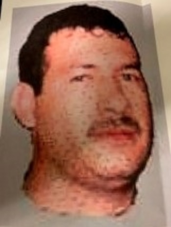 EEUU ofrece hasta 4,5 millones de euros de recompensa por el fugitivo mexicano 'Chuy González'.
El Departamento de Estado de Estados Unidos ha anunciado este miércoles que ofrece hasta 5 millones de dólares (4,5 millones de euros) de recompensa a cambio de información que posibilite el arresto del fugitivo mexicano Jesús 'Chuy González' González-Peñuelas.
POLITICA
DEA