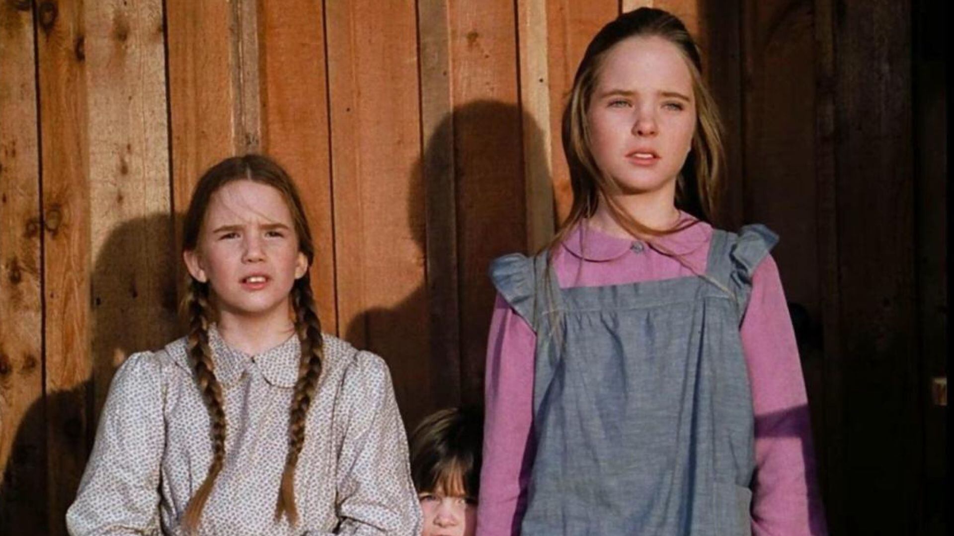 Melissa Gilbert relató en sus memorias que siempre sintió una “frialdad” en su relación con su compañera durante el rodaje de la serie (Créditos: NBC)