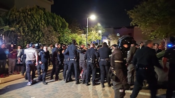 Un grupo de haredíes invade la residencia del jefe de la Policía Militar israelí en el sudoeste del país