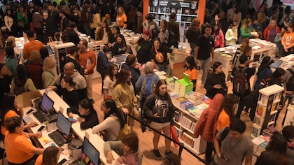 Las ventas de la Feria del Libro: paciencia, estrategias y una caída de hasta el 45%