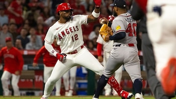 Tensión en un partido de beisbol: un jugador golpeó a su rival en el rostro con la pelota en la mano y ambos fueron expulsados