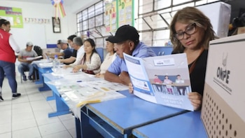 Más de 92 mil mesas de sufragio funcionarán el 12 de abril en todo el país. Cuando los miembros designados no asisten, la autoridad puede convocar a los votantes que esperan en la fila. La negativa a cumplir la función está prohibida por ley.