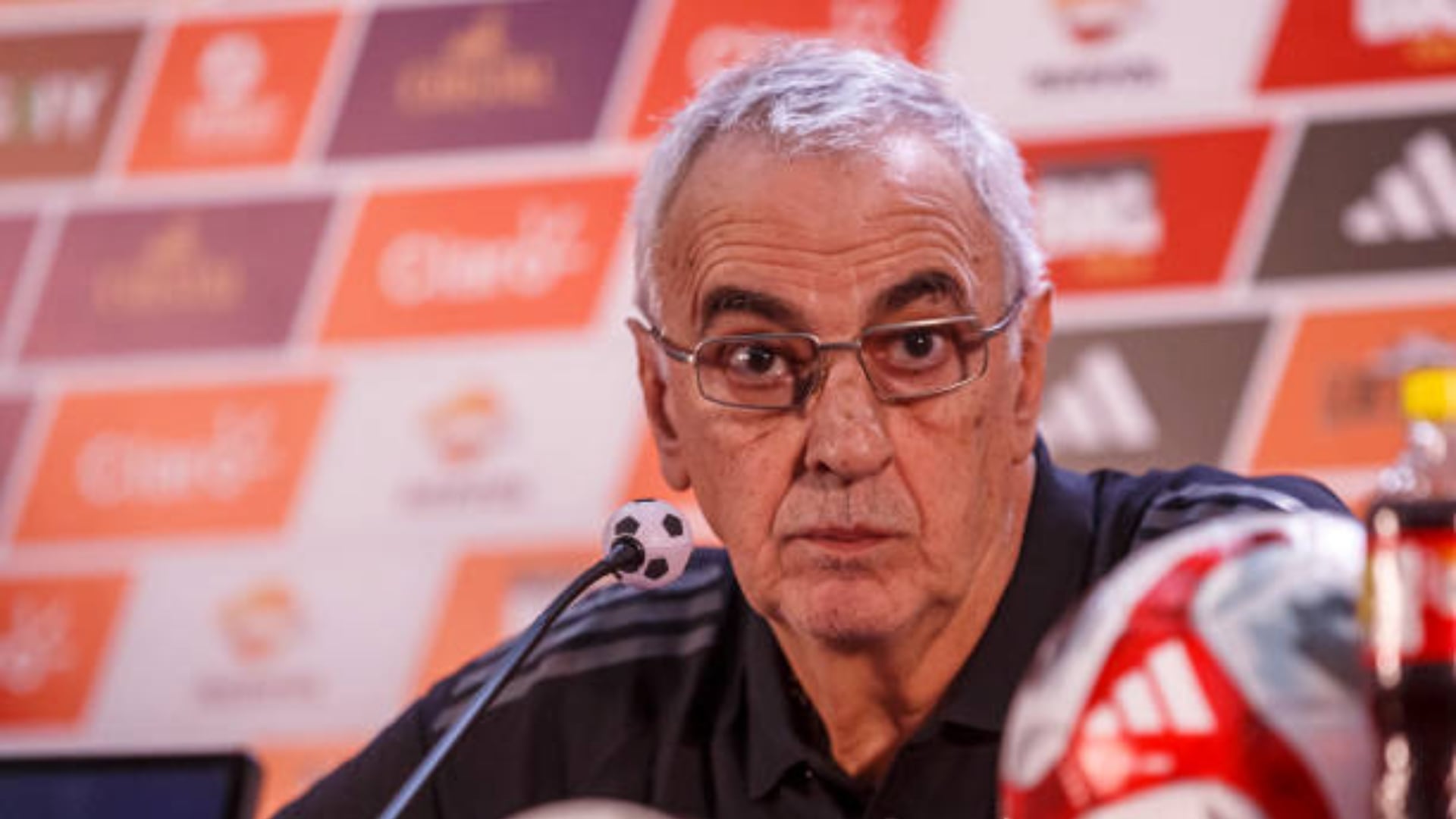 Jorge Fossati intentó encauzar el problema de la selección peruana en las Eliminatorias 2026, pero falló en el intento. - Crédito: FPF