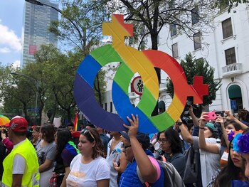 Marcha del orgullo LGBTTTI+ en