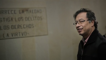 Gustavo Petro sigue liderando en