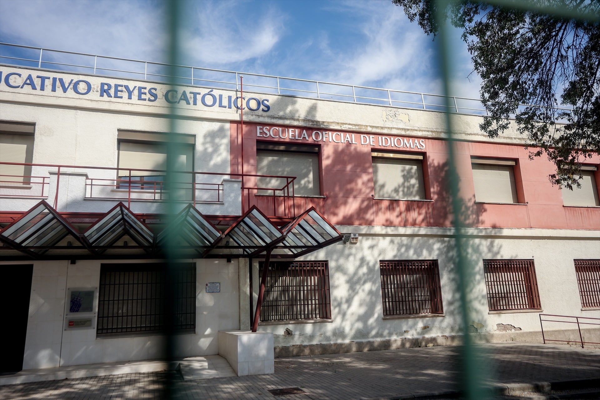 Edificio de la Escuela Oficial de Idiomas en Pozuelo de Alarcón, Madrid. (Ricardo Rubio / Europa Press)