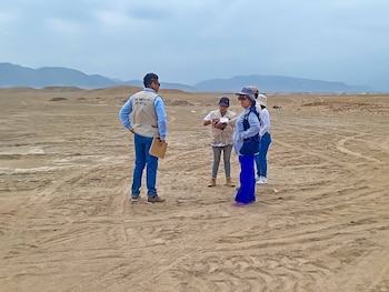 Especialistas advierten que la remoción del terreno compromete información clave para la investigación de culturas como la Moche y Chimú.