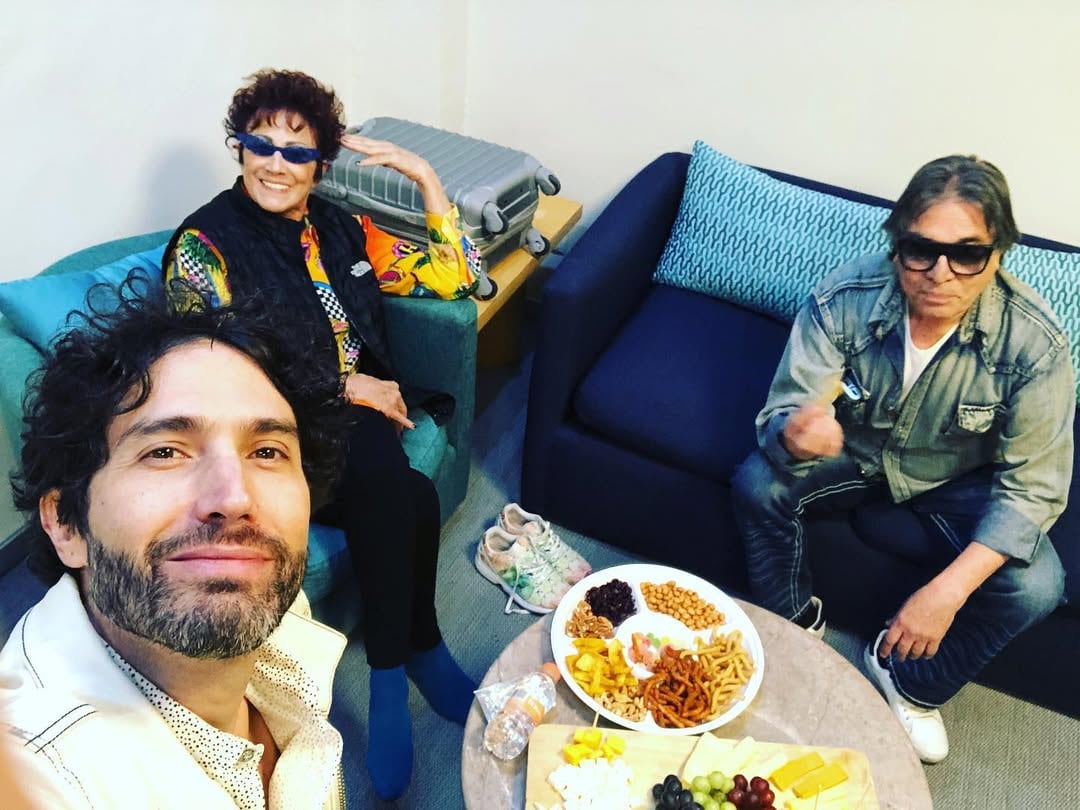 Benny Ibarra, junto a su hijo Benny y Julissa previo a una presentación en el Auditorio Nacional en 2019, tres años antes del accidente de la actriz. (Foto: @bennyibarra, Instagram)
