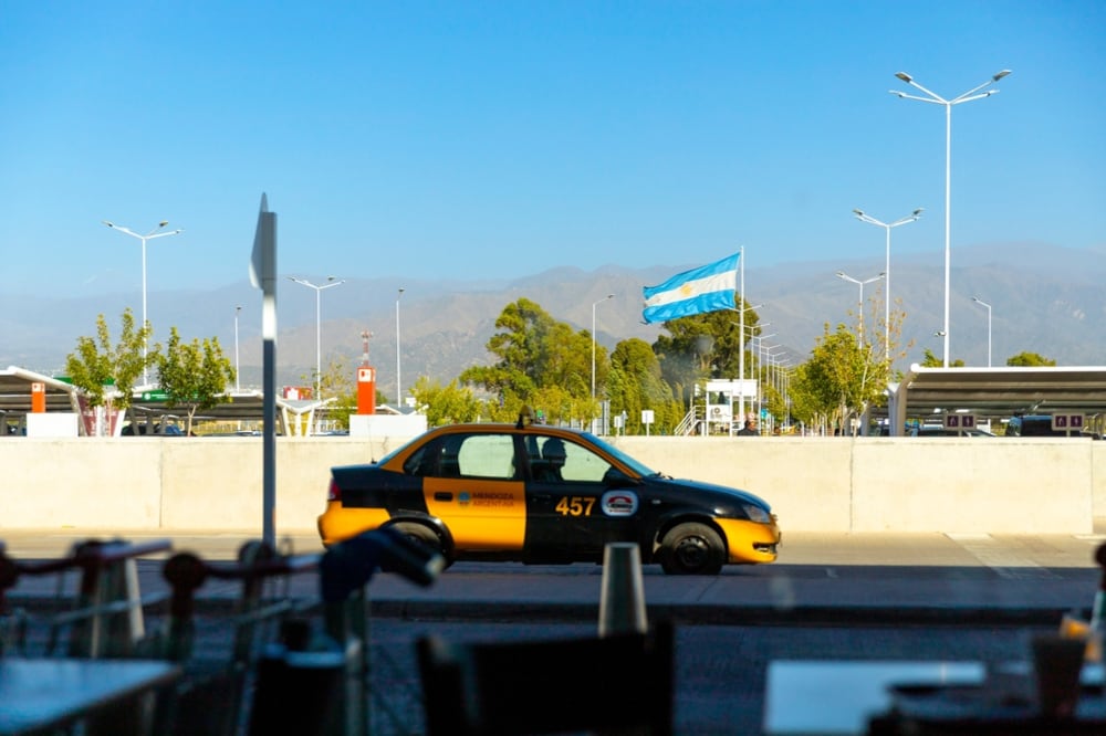 A mediados de julio, Argentina firmó junto a Brasil, Chile y Paraguay un memorando para iniciar la construcción progresiva de un Cielo Único Sudamericano, orientado a profundizar la desregulación del transporte aéreo entre esos países (Foto: Shutterstock)