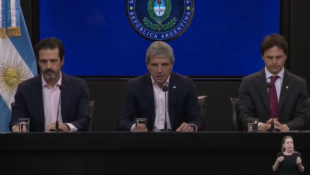Caputo anunció un plan para ampliar el crédito hipotecario
