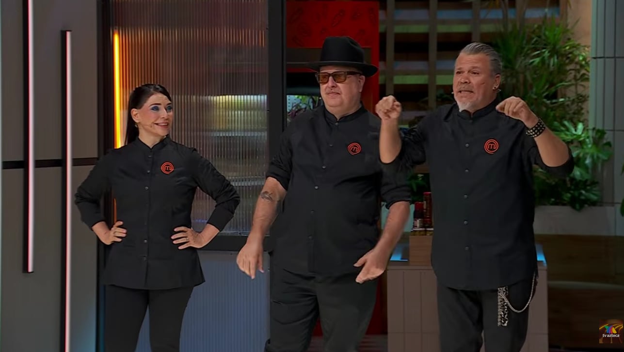 El reality culinario inició con emociones al límite, nuevos retos y la sorpresiva salida de una concursante que rápidamente ganó simpatía entre el público. (Captura de pantalla MasterChef México)