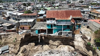 El alcalde de San Miguel Petapa, Mynor Morales, presentó un recurso de amparo ante la Corte de Constitucionalidad contra el presidente de Guatemala.