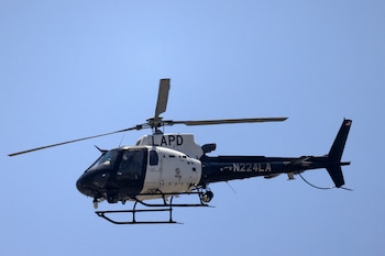 La ciudad destinó decenas de millones de dólares a resolver demandas internas de empleados del LAPD por discriminación y represalias (REUTERS/David Swanson)