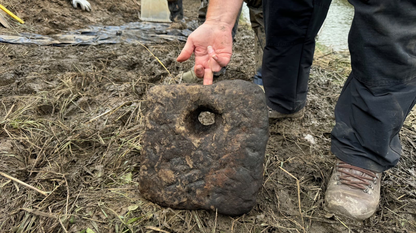 El hallazgo de más de 800 piedras de afilar romanas en el norte de Inglaterra intriga a la arqueología