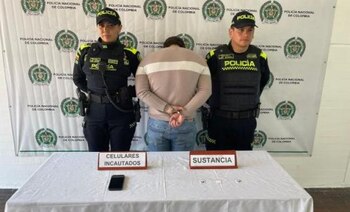 El docente es acusado por incitar al consumo de sustancias alucinógenas a sus estudiantes - crédito Policía Nacional