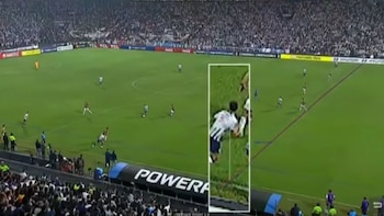 La línea del VAR que determinó la posición adelantada de Franco Zanelatto en el gol de Hernán Barcos.