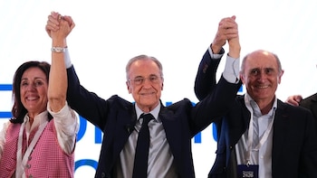 Florentino Pérez: "Aquí sigo, los socios me conocen, para defender al Real Madrid"