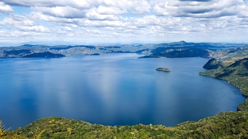 El Lago de Ilopango conmemora