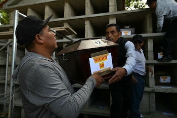 En Guatemala entierran a 68 víctimas del conflicto armado después de 44 años