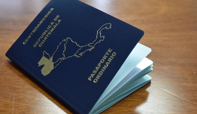 El costo oficial del pasaporte guatemalteco se mantiene en USD 50 por cinco años y USD 85 por diez años únicamente para mayores de 18 años. (Cortesía: Instituto Guatemalteco de Migración)
