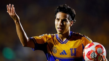 Revelan lo que dijo Diego Lainez al árbitro y provocó su expulsión en el juego de Tigres
