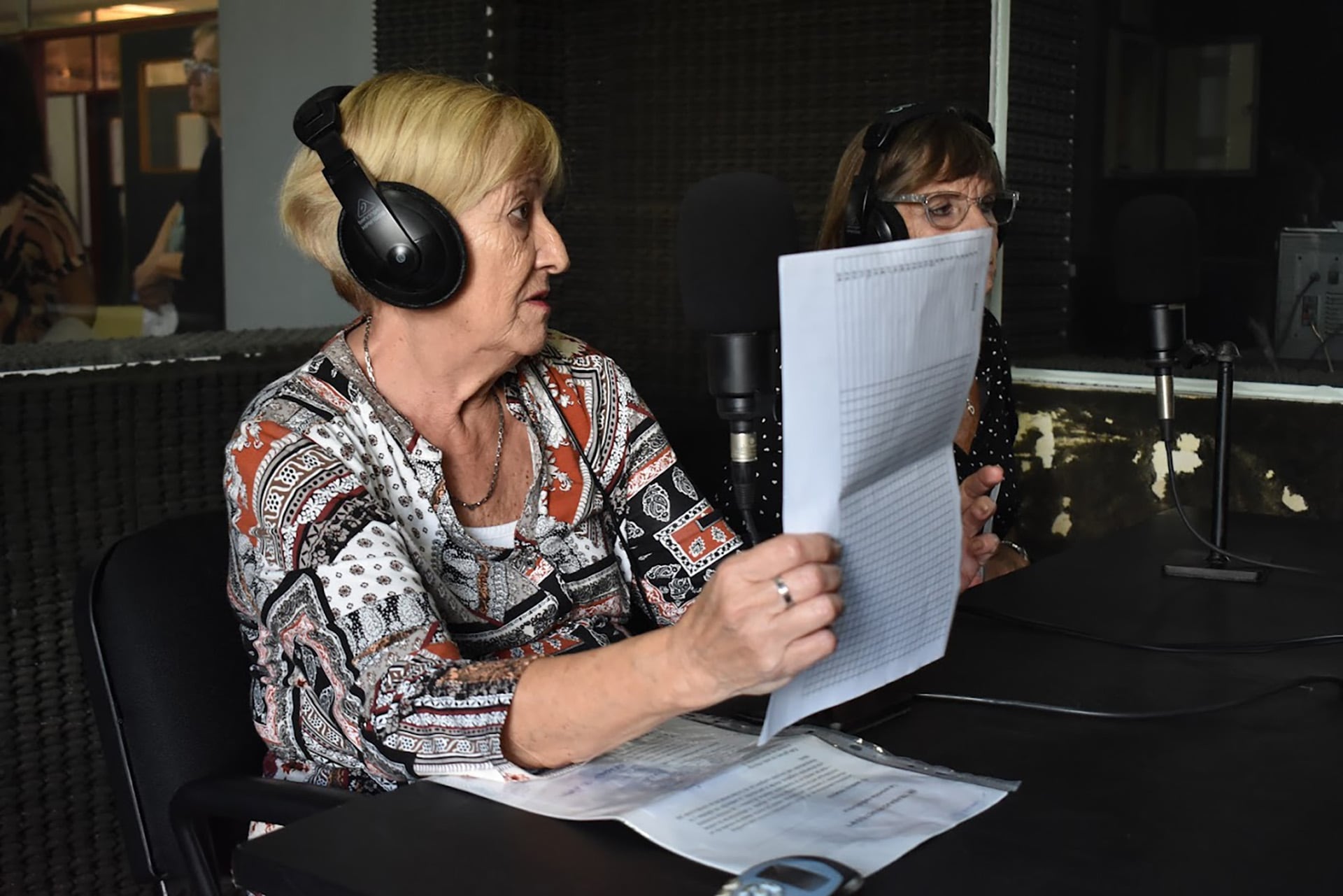 Escuchar las voces editadas y circulando en pódcast produjo una mezcla de emoción, reconocimiento y valorización del relato autobiográfico en la comunidad.