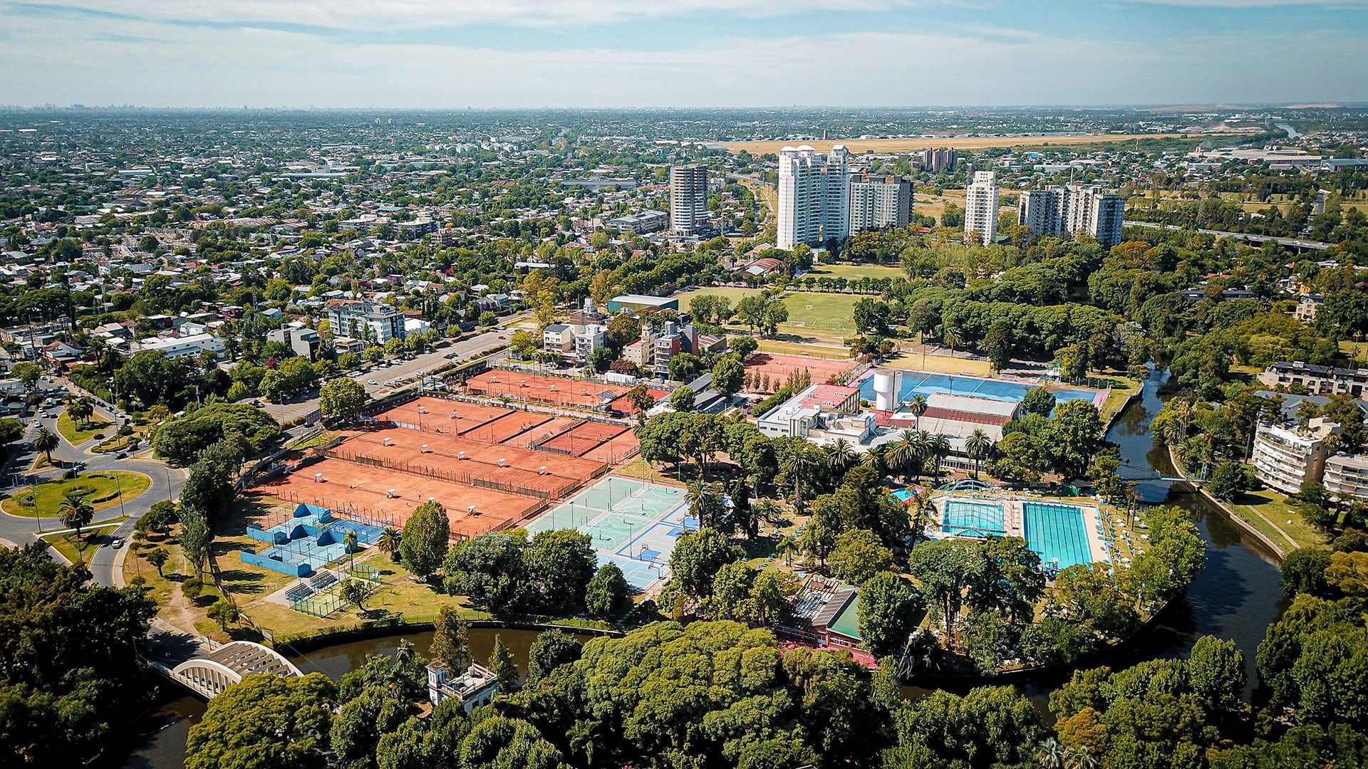 Postal aérea del Club Náutico Hacoaj, histórico predio de la Zona Norte que durante dos semanas recibe los AAT Challenger Tigre I y II (Crédito: Prensa AAT)