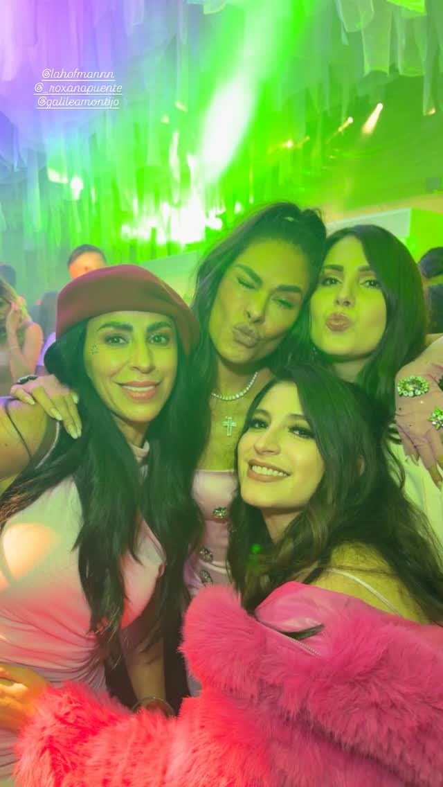 La conductora Galilea Montijo comparte un momento con sus invitadas durante la celebración del evento GaliFest. (Instagram: Galilea Montijo)