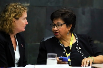 Migdonia Ayestas (d), directora del Observatorio de la Violencia de la Universidad Nacional Autónoma de Honduras (Unah), Unidas en Honduras, durante una conferencia de prensa. EFE/ Gustavo Amador