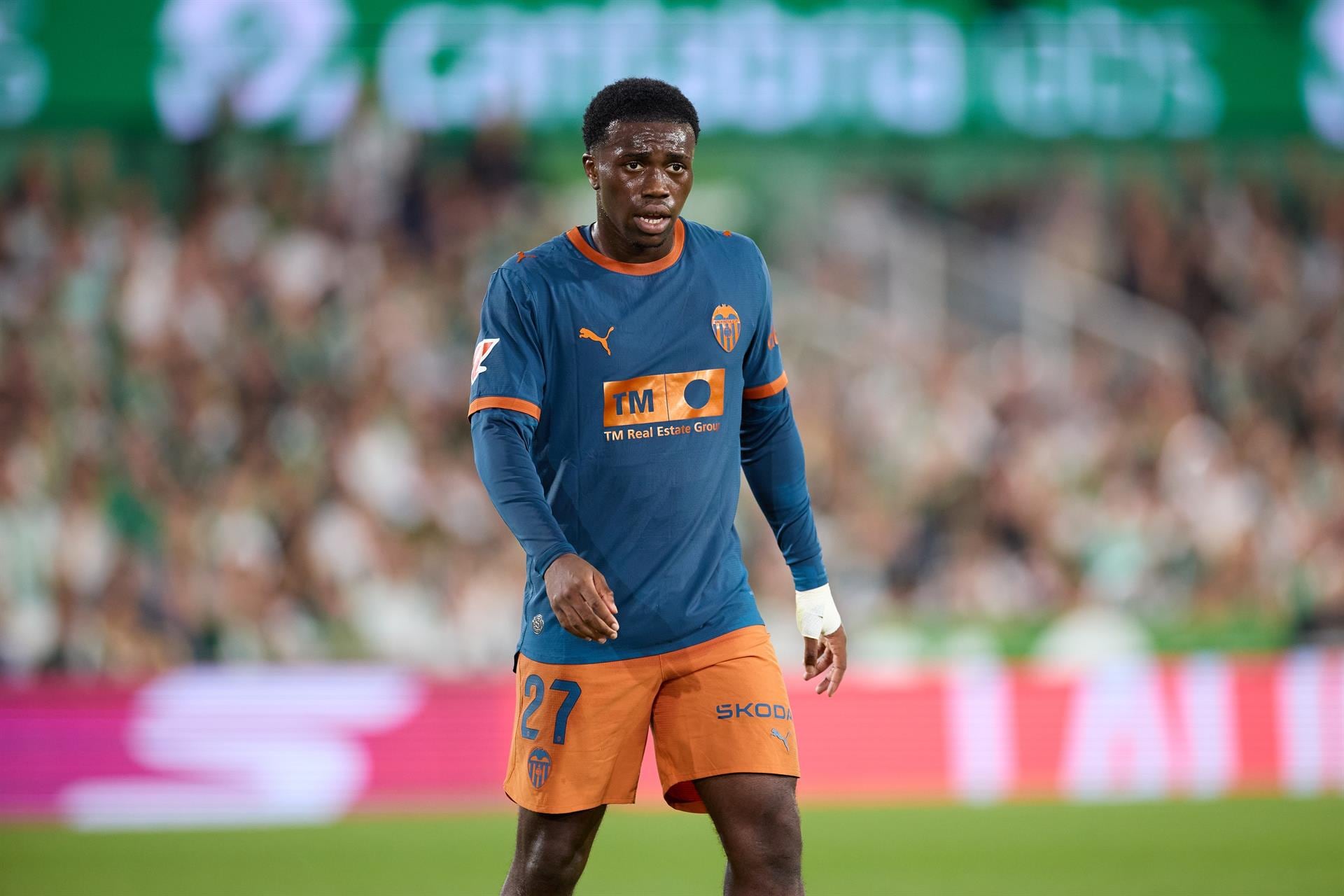 El extremo del Valencia CF David Otorbi sufre una lesión muscular en el muslo derecho