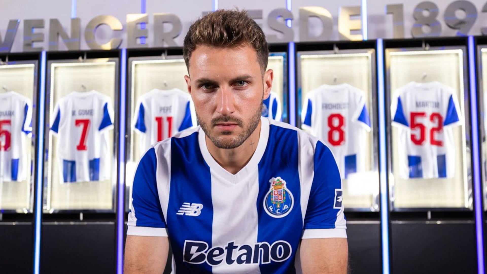 El nuevo refuerzo del Porto afrontará intensas semanas en la Primeira Liga y Champions League, y su debut dependerá con Francesco Farioli (X/ @FCPorto)