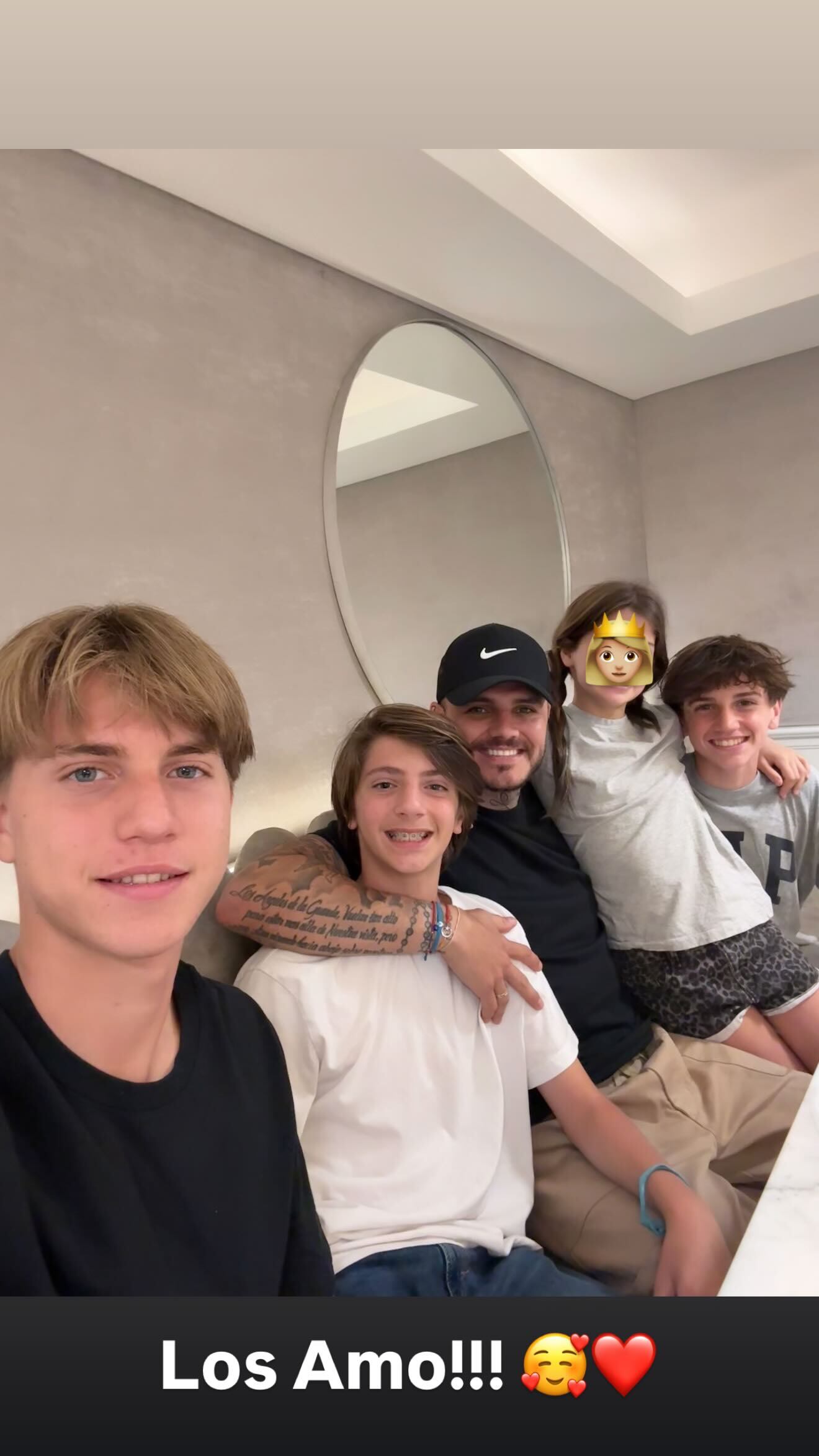 Mauri Icardi, su hija y los hijos de Wanda Valentino, Constantino y Benedicto