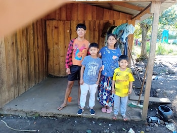 Rubén junto a su mamá