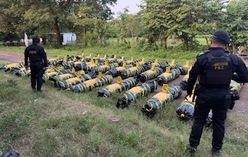 La Policía Nacional Civil incautó 880 bolsas con presunta marihuana en Santa Lucía Cotzumalguapa, Escuintla.