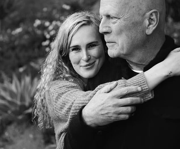 Las hijas de Bruce Willis, incluidas Mabel y Evelyn, enfrentan un proceso de duelo mientras su salud continúa deteriorándose por la DFT.