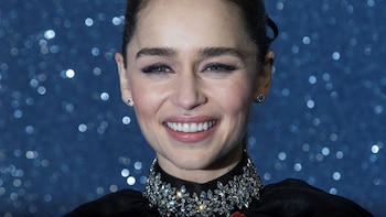 Emilia Clarke y la decisión de congelar sus óvulos a los 35 años: “Desperté una mañana y me di cuenta de que había superado lo peor”