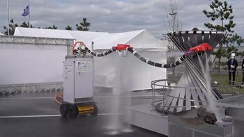 En video: un robot dragón