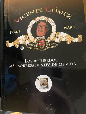 Vicente escribió un libro sobre