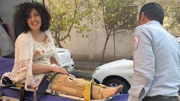La Nobel de la Paz Narges Mohammadi sigue "inestable" y sus allegados piden su traslado a Teherán