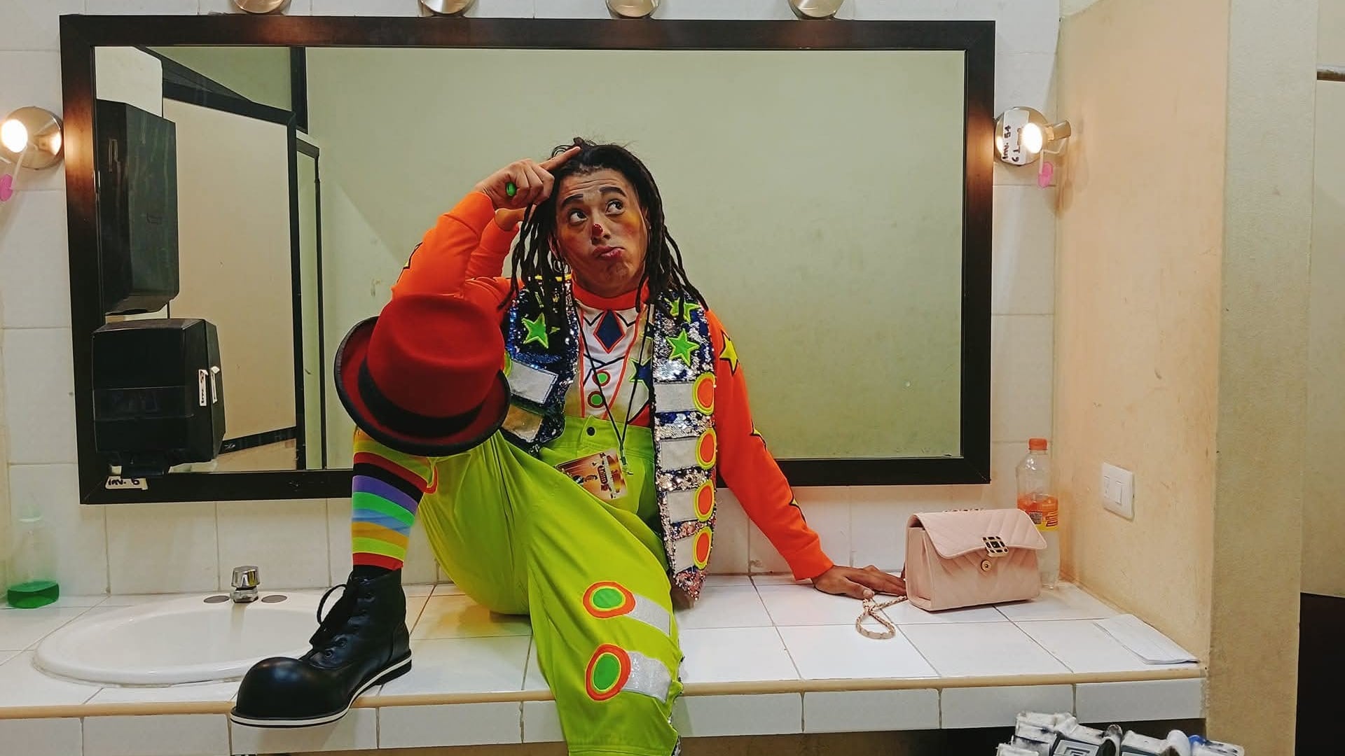 Una posada navideña, una esposa y un payaso llevó esta fiesta de la risa a los golpes | Video