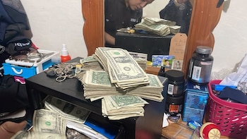 Cinco procedimientos realizados en San Salvador y Usulután dejaron dinero en efectivo y elementos que la Fiscalía sumará al expediente judicial (Foto cortesía FGR)