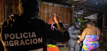 La Policía Profesional de Migración identificó a siete presuntas víctimas de trata de personas en un bar restaurante de Guanacaste. (Imagen retomada de 100% Noticias)