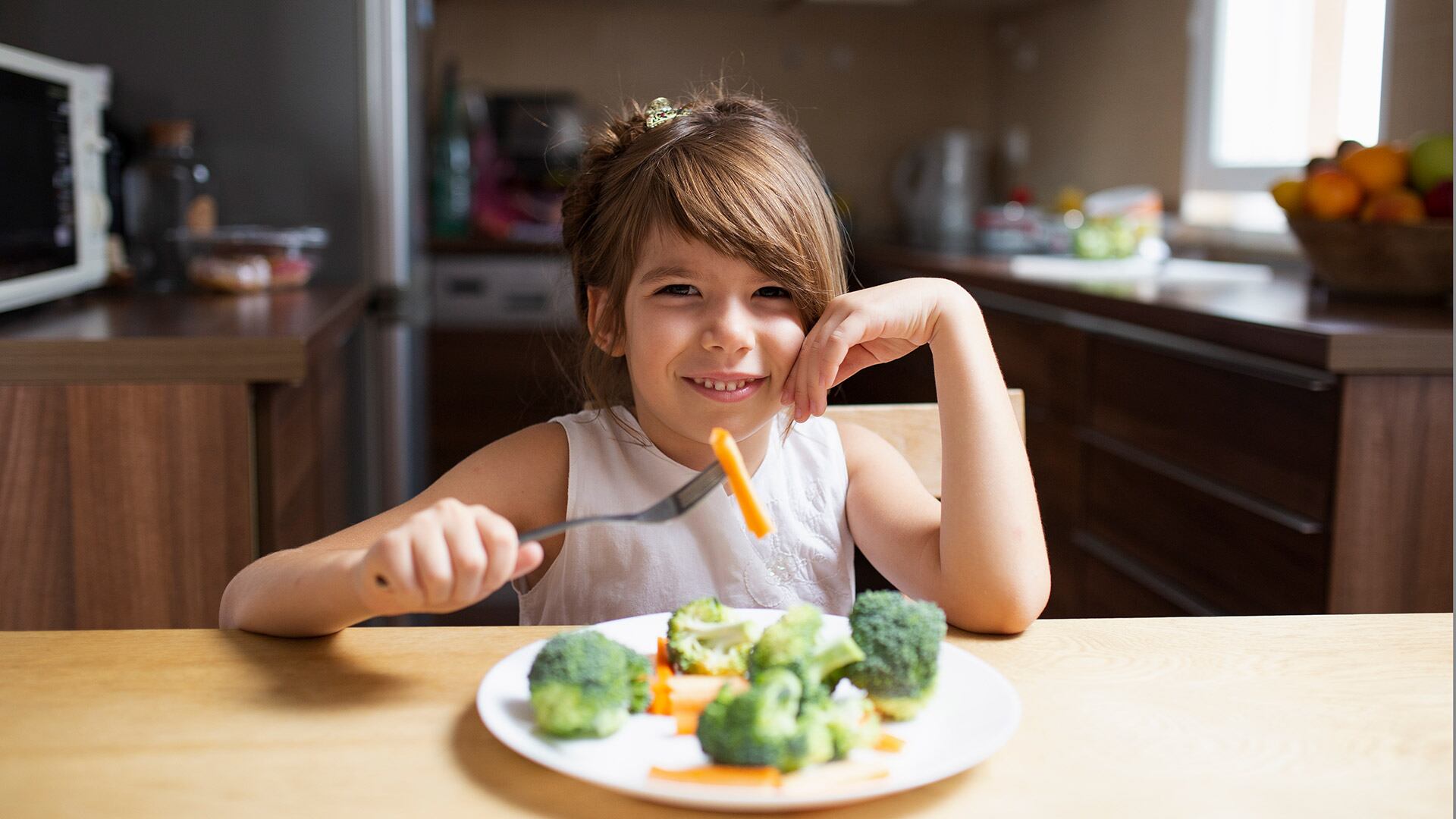 La buena noticia es que la hipertensión infantil puede prevenirse, con mejor nutrición actividad física y detección temprana (Freepik)