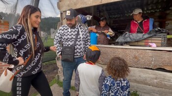 Camilo y su familia llevan al lémur consigo en sus viajes. (Captura: Youtube)