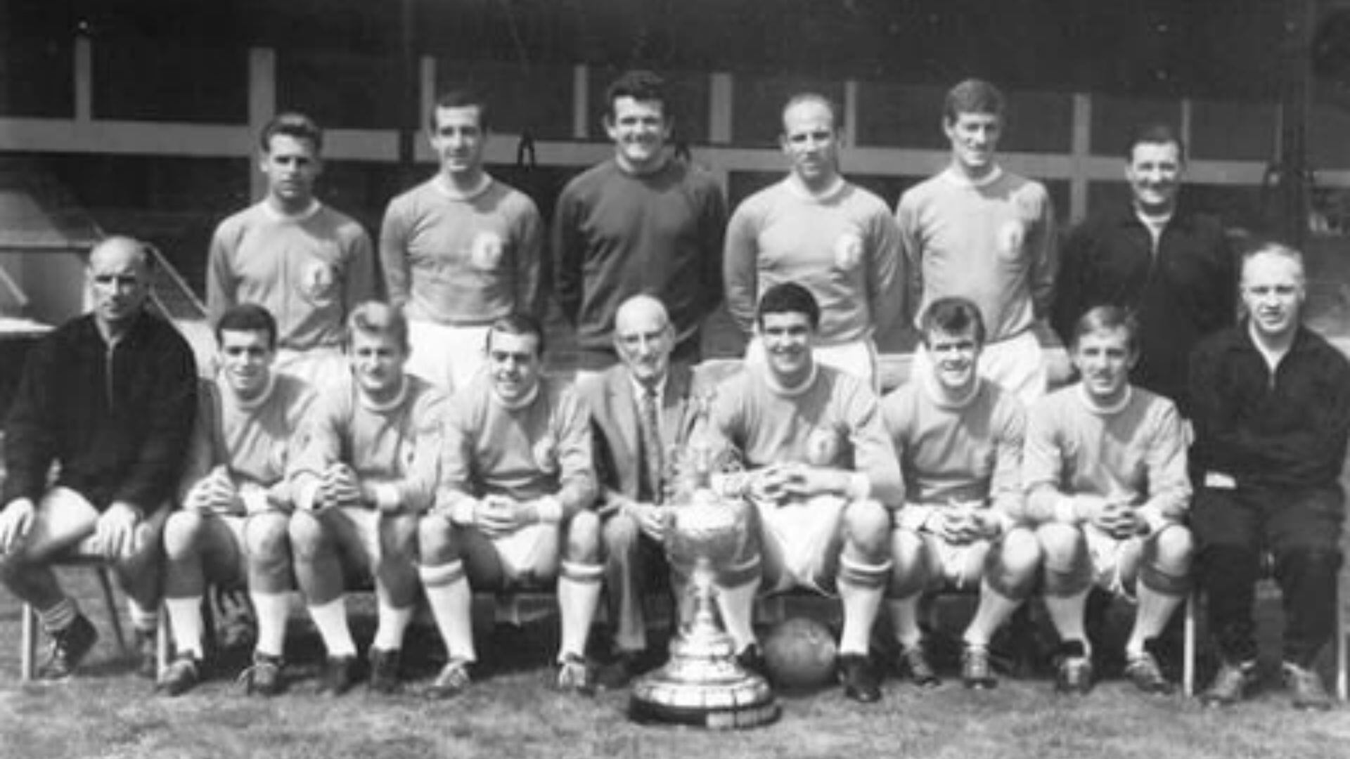El plantel del Liverpool campeón de la liga en la temporada 1963/64 (foto: Liverpool FC)