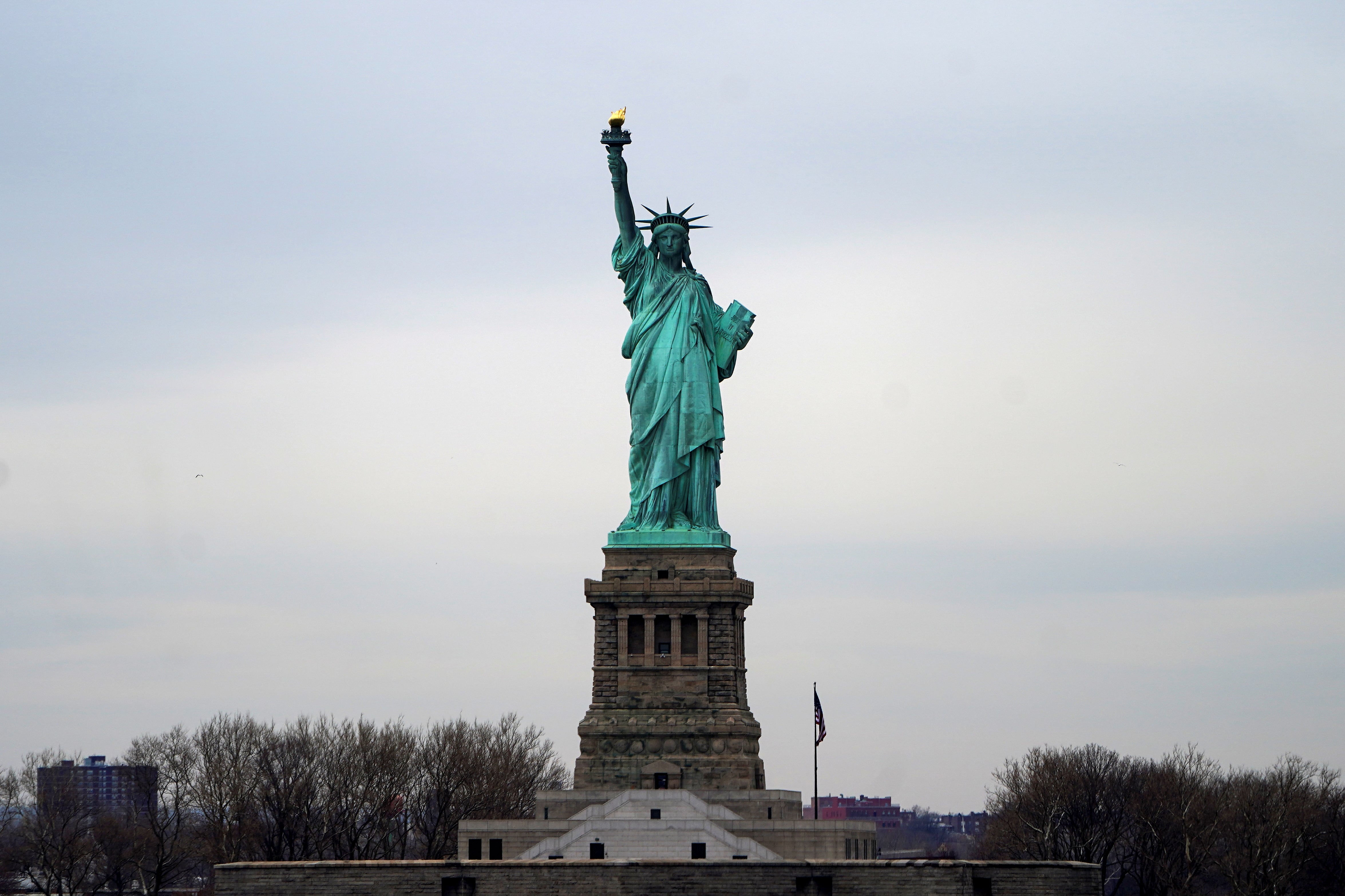 El Estado de Nueva York aumenta el salario mínimo a 16,50 dólares por hora en zonas urbanas y 15,50 dólares en el resto desde enero de 2026. (REUTERS/Carlo Allegri)