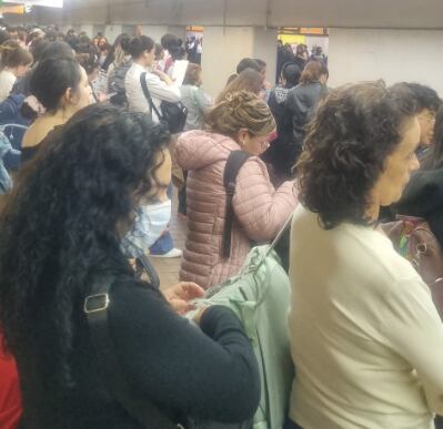 Aglomeraciones en la Línea 7 del Metro de la CDMX. Foto: X/@KarlyVi10.