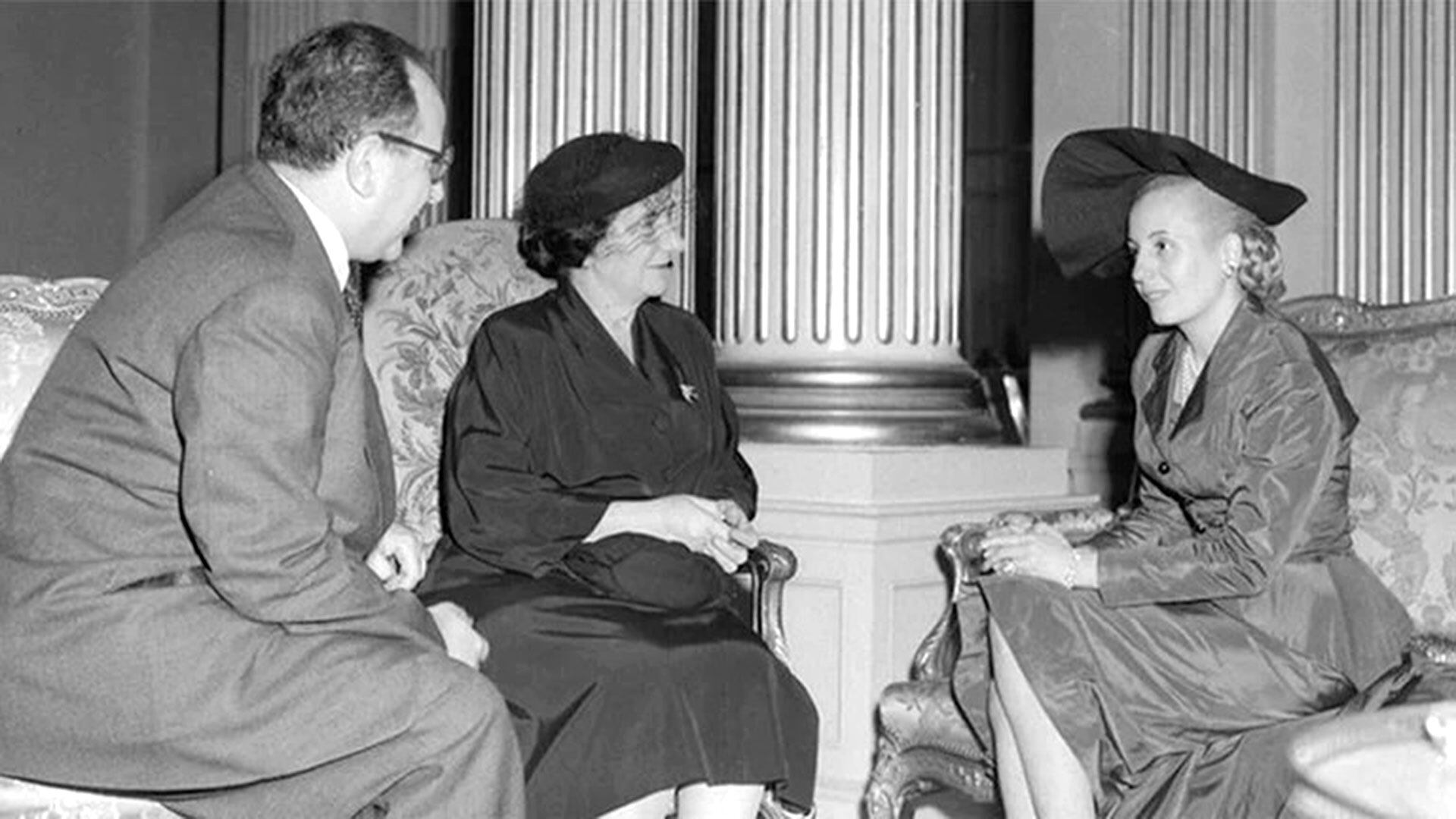 Golda Meir, recibida en audiencia por Eva Perón, durante su visita a Argentina en 1951