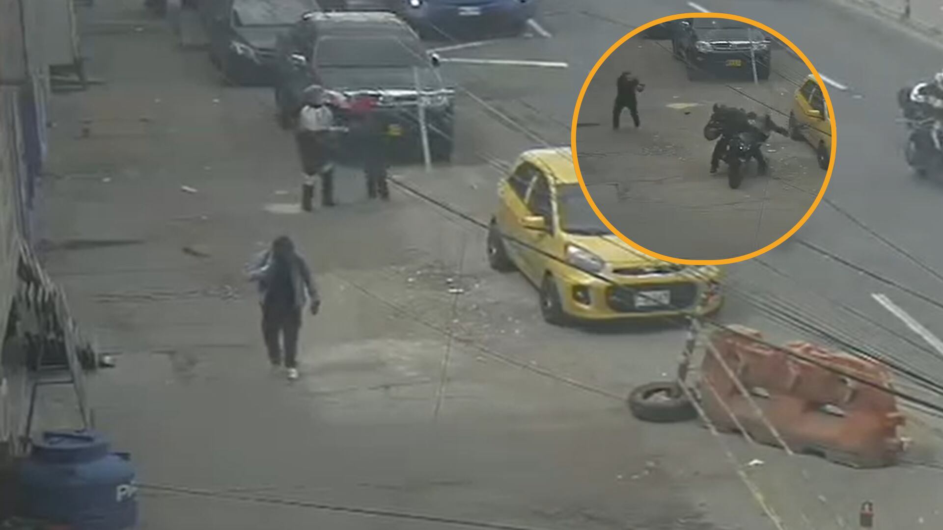 El hombre se dejó robar, pero aprovechó que la huida de los delincuentes para dispararles - crédito gatonoticiasbogota/Instagram