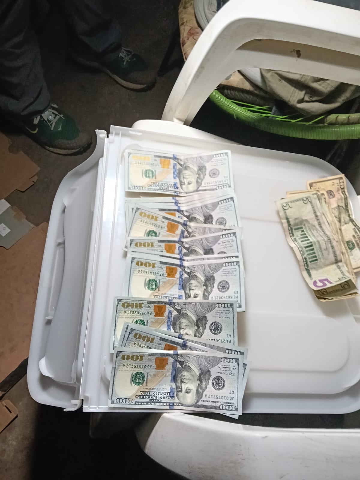 Las autoridades decomisaron porciones de droga, más de $3,000 en efectivo, 18 teléfonos celulares y material para el empaque y pesaje de estupefacientes./(Fiscalía General de la República)